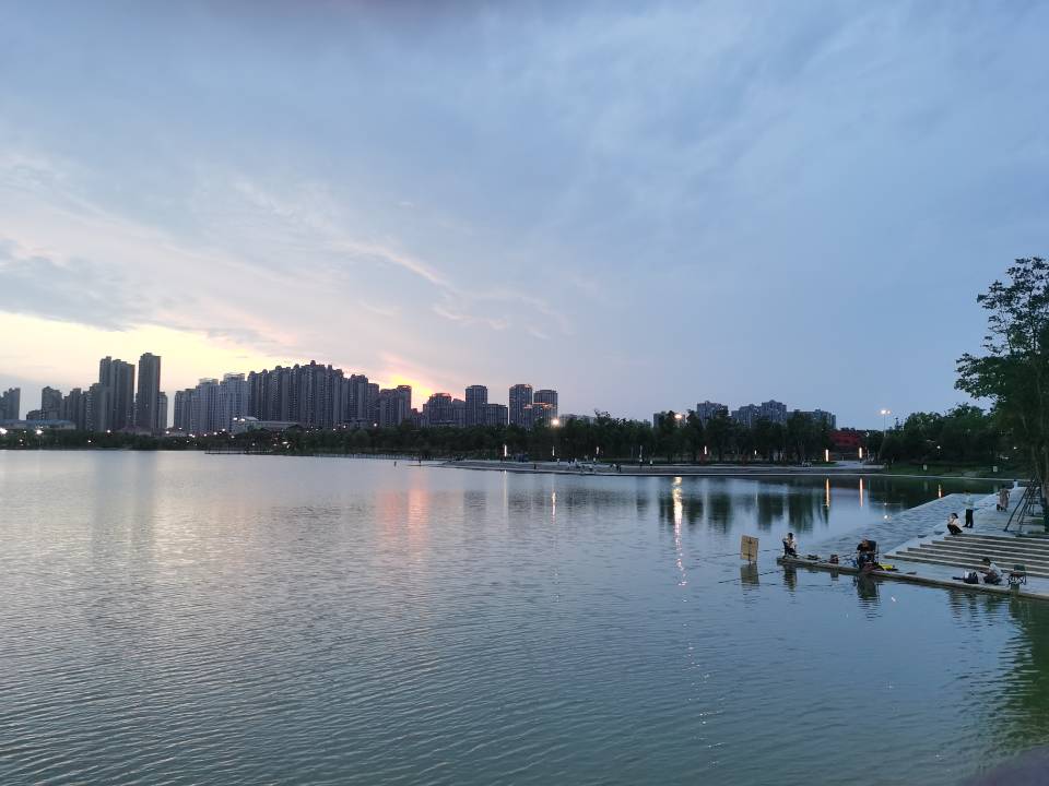 徽苑摄影夕阳下的和睦湖公园